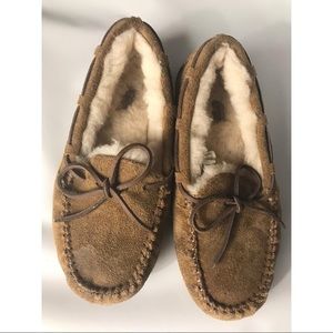 UGG Kid Dakota Moccasins Slippers Sz 2